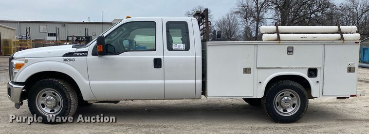 image for item DN8220 2014 Ford F350 Super Duty  SuperCab utility bed pickup truck