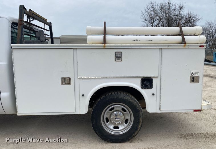 image for item DN8220 2014 Ford F350 Super Duty  SuperCab utility bed pickup truck