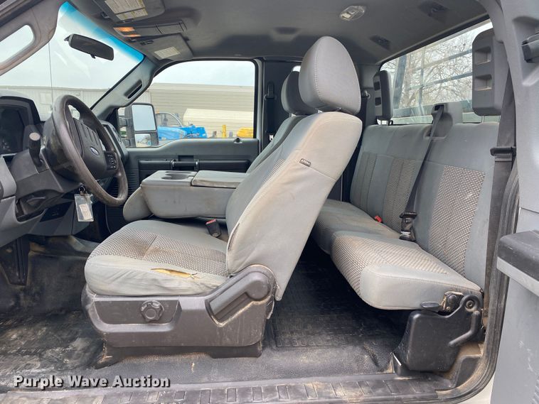 image for item DN8220 2014 Ford F350 Super Duty  SuperCab utility bed pickup truck