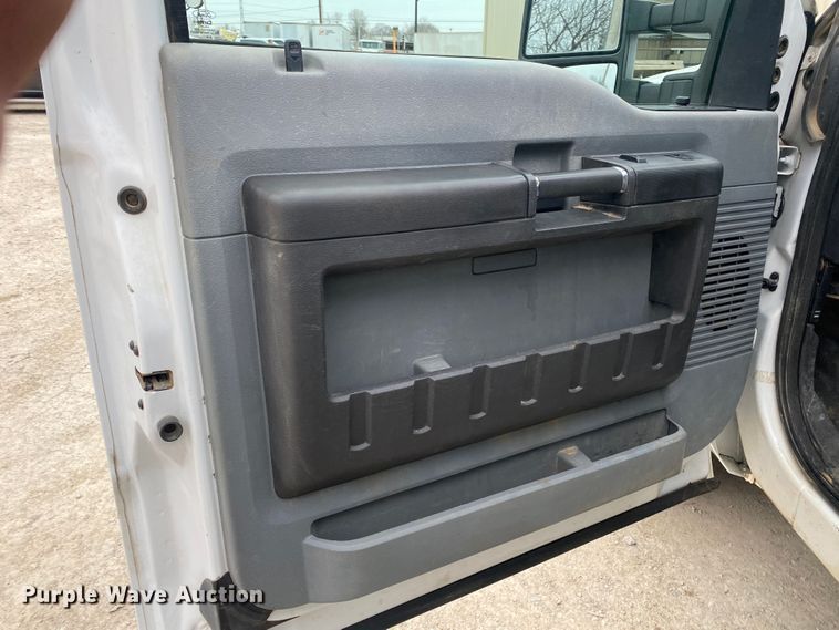 image for item DN8220 2014 Ford F350 Super Duty  SuperCab utility bed pickup truck