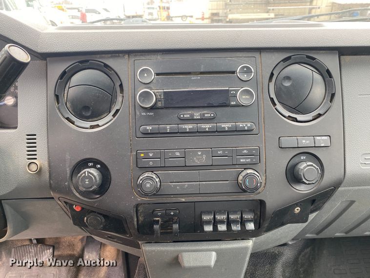 image for item DN8220 2014 Ford F350 Super Duty  SuperCab utility bed pickup truck