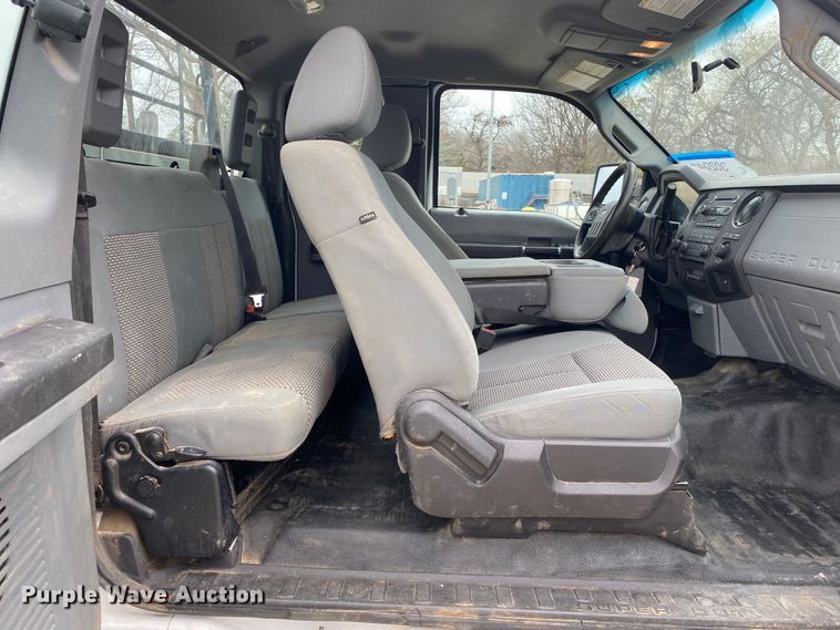 image for item DN8220 2014 Ford F350 Super Duty  SuperCab utility bed pickup truck