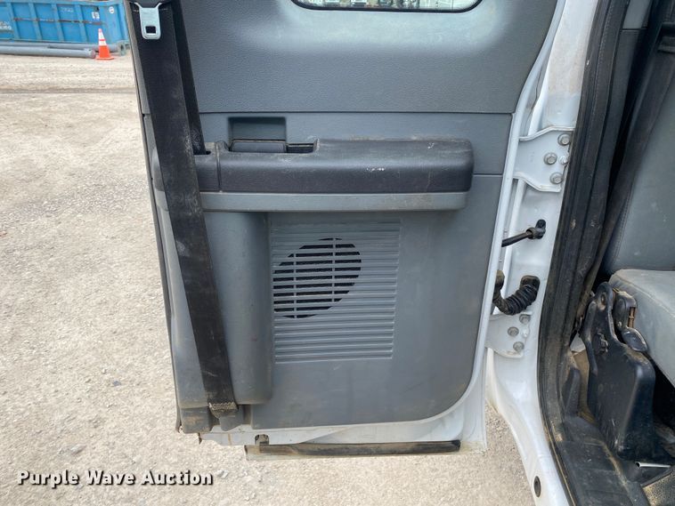 image for item DN8220 2014 Ford F350 Super Duty  SuperCab utility bed pickup truck