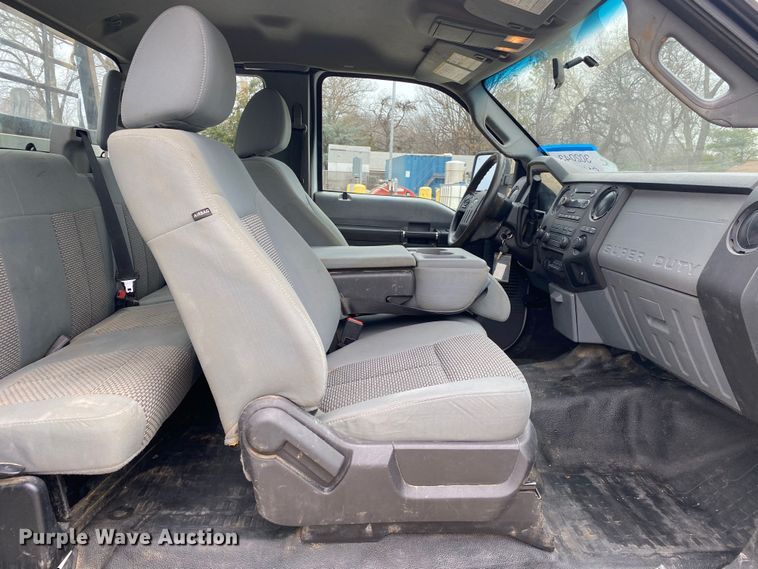 image for item DN8220 2014 Ford F350 Super Duty  SuperCab utility bed pickup truck