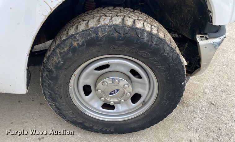 image for item DN8220 2014 Ford F350 Super Duty  SuperCab utility bed pickup truck