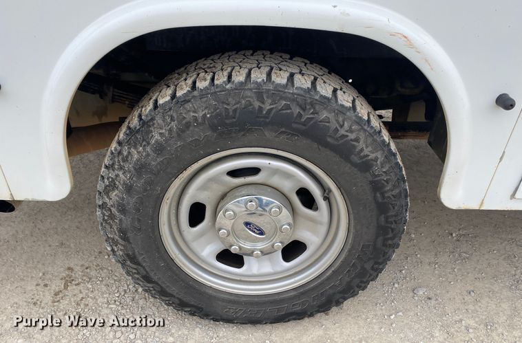 image for item DN8220 2014 Ford F350 Super Duty  SuperCab utility bed pickup truck