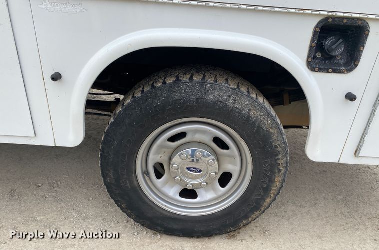 image for item DN8220 2014 Ford F350 Super Duty  SuperCab utility bed pickup truck