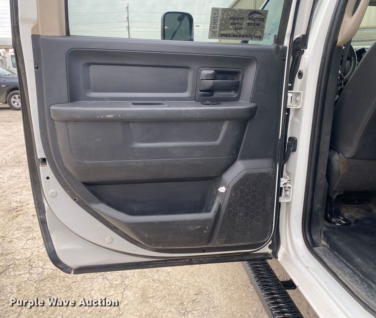 image for item DN8221 2012 Dodge Ram 5500HD  Crew Cab flatbed truck