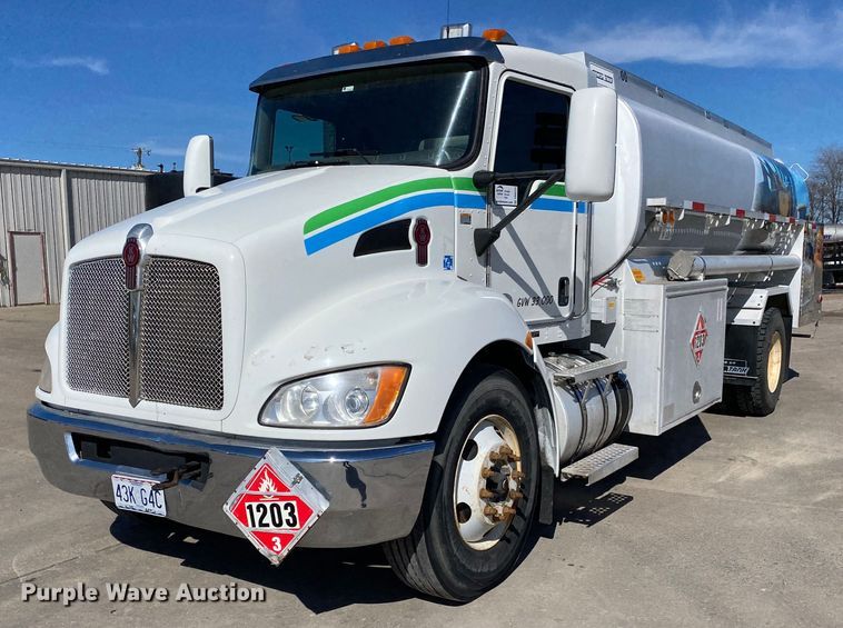 image for item DN8233 2014 Kenworth T370  fuel truck