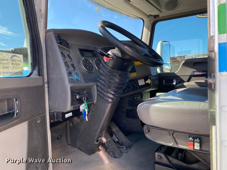 image for item DN8233 2014 Kenworth T370  fuel truck