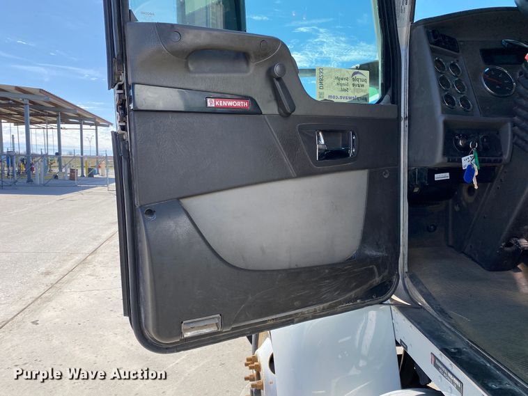 image for item DN8233 2014 Kenworth T370  fuel truck