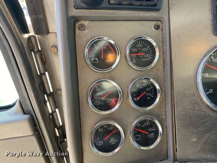 image for item DN8233 2014 Kenworth T370  fuel truck