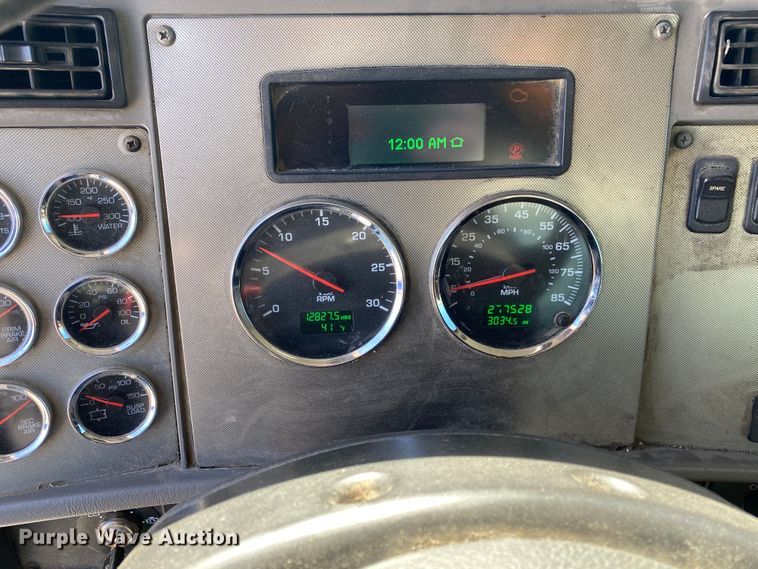 image for item DN8233 2014 Kenworth T370  fuel truck