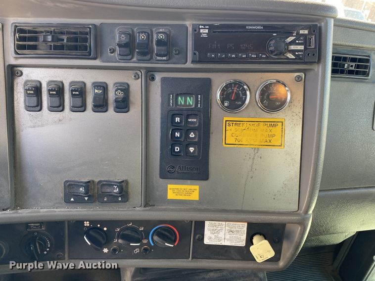 image for item DN8233 2014 Kenworth T370  fuel truck