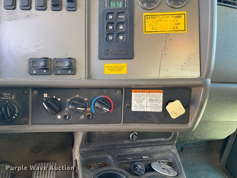 image for item DN8233 2014 Kenworth T370  fuel truck