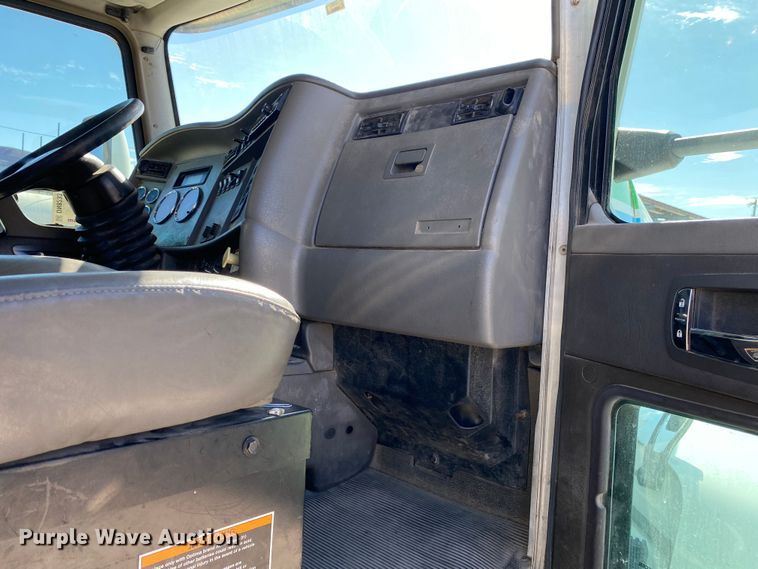 image for item DN8233 2014 Kenworth T370  fuel truck