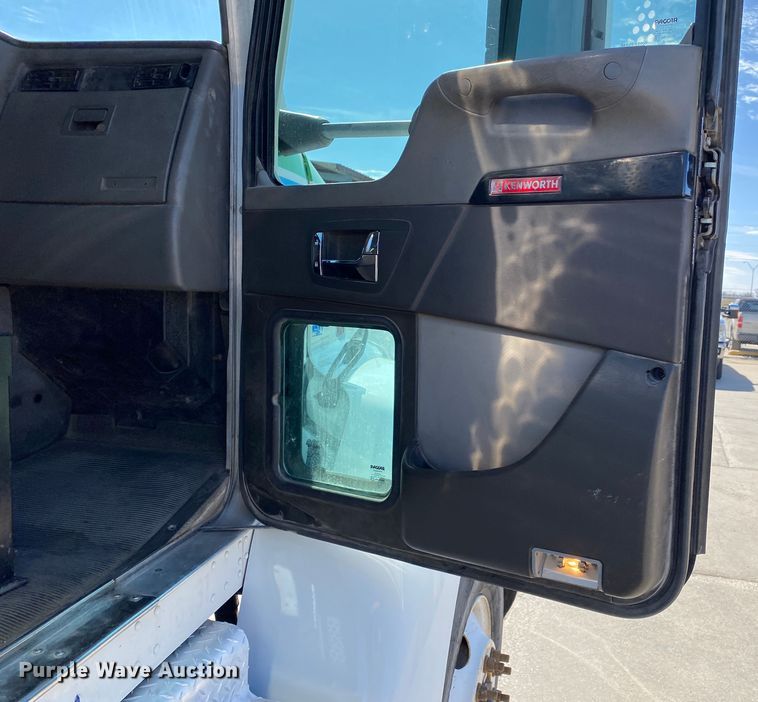 image for item DN8233 2014 Kenworth T370  fuel truck