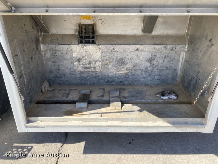 image for item DN8233 2014 Kenworth T370  fuel truck