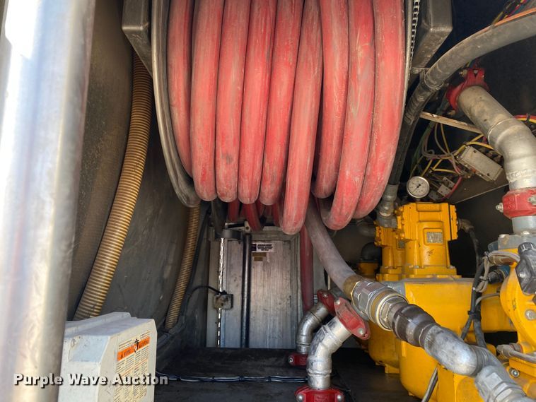 image for item DN8233 2014 Kenworth T370  fuel truck