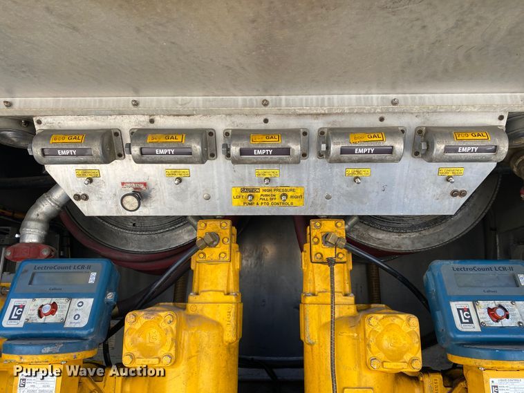 image for item DN8233 2014 Kenworth T370  fuel truck