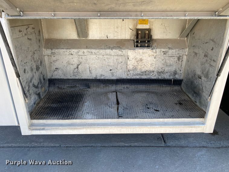 image for item DN8233 2014 Kenworth T370  fuel truck