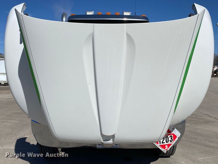 image for item DN8233 2014 Kenworth T370  fuel truck