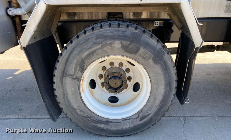 image for item DN8233 2014 Kenworth T370  fuel truck