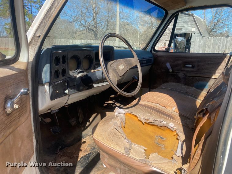 image for item DN8242 1979 Chevrolet Custom Deluxe 30  winch truck