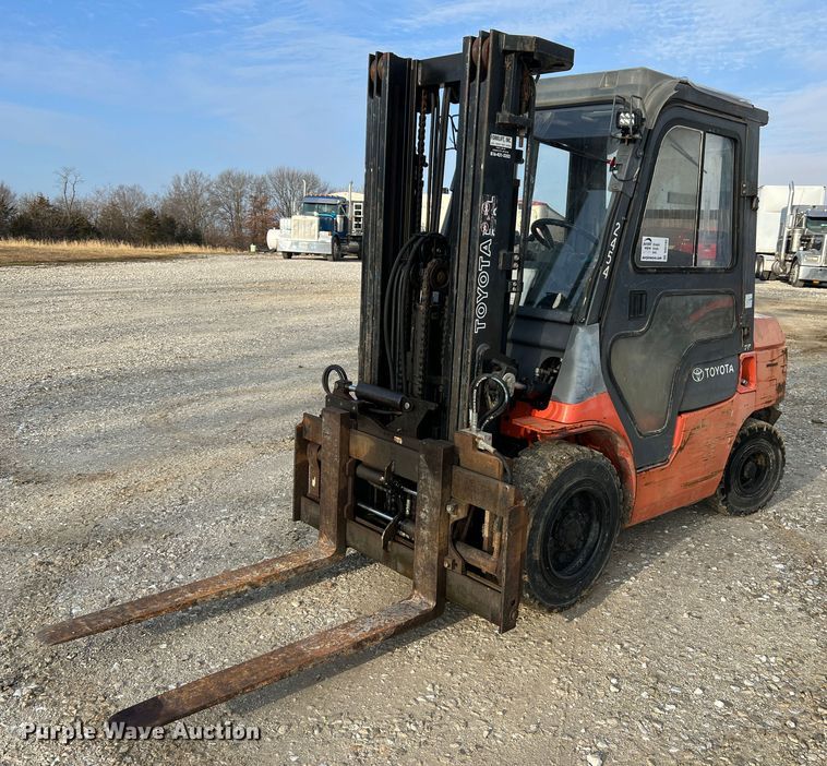 image for item DO2182 Toyota 7FGU30  forklift