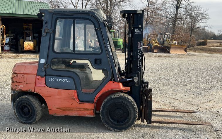 image for item DO2182 Toyota 7FGU30  forklift