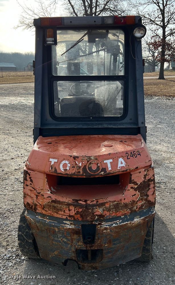 image for item DO2182 Toyota 7FGU30  forklift