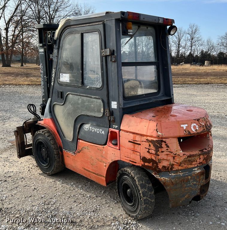 image for item DO2182 Toyota 7FGU30  forklift