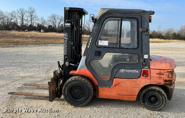 image for item DO2182 Toyota 7FGU30  forklift