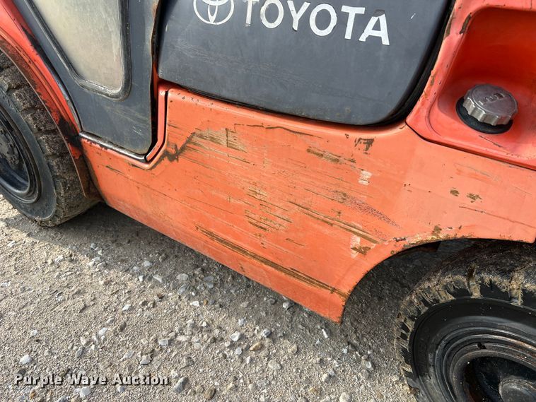 image for item DO2182 Toyota 7FGU30  forklift