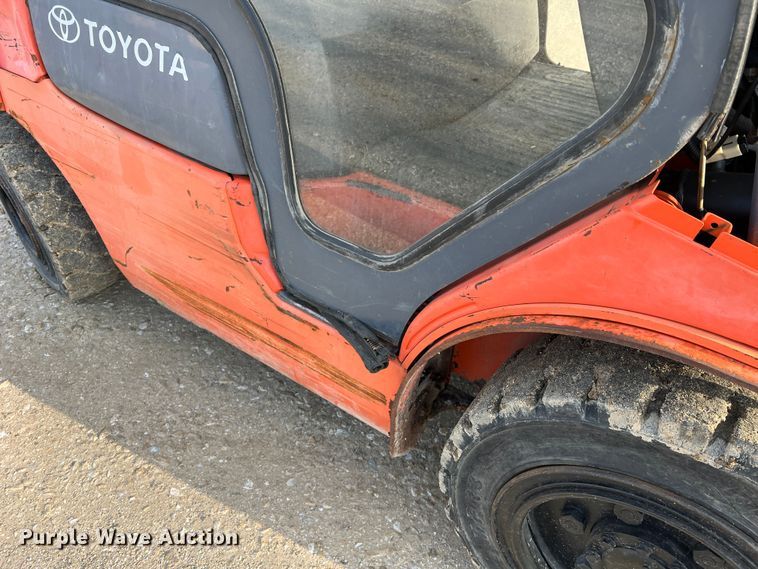 image for item DO2182 Toyota 7FGU30  forklift