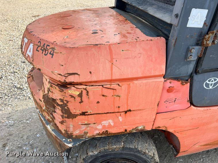 image for item DO2182 Toyota 7FGU30  forklift