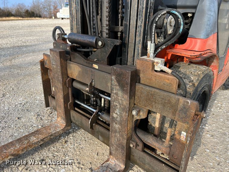 image for item DO2182 Toyota 7FGU30  forklift