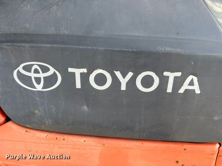 image for item DO2182 Toyota 7FGU30  forklift
