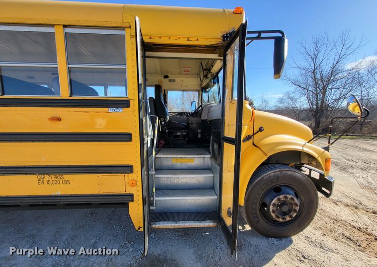 image for item DO3588 2003 International CE  school bus