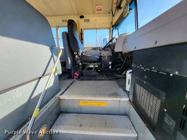 image for item DO3588 2003 International CE  school bus