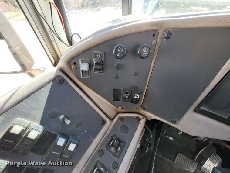 image for item DO3588 2003 International CE  school bus