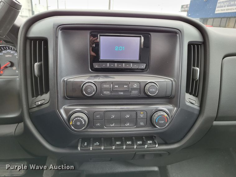 image for item DO4174 2014  Chevrolet Silverado 1500  Crew Cab pickup truck