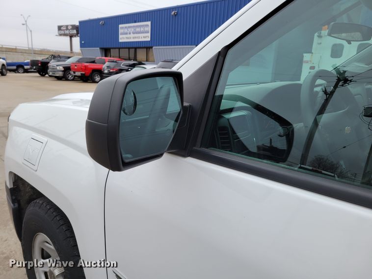 image for item DO4174 2014  Chevrolet Silverado 1500  Crew Cab pickup truck