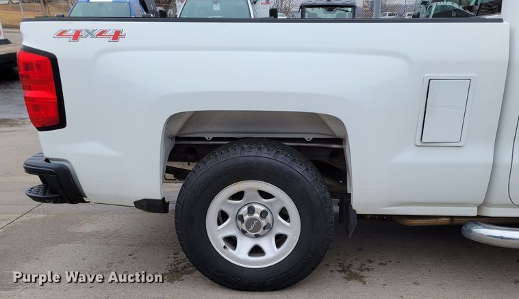 image for item DO4174 2014  Chevrolet Silverado 1500  Crew Cab pickup truck