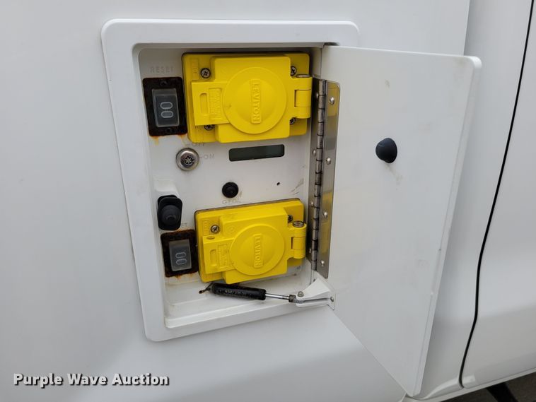 image for item DO4174 2014  Chevrolet Silverado 1500  Crew Cab pickup truck