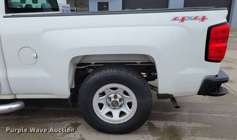 image for item DO4174 2014  Chevrolet Silverado 1500  Crew Cab pickup truck