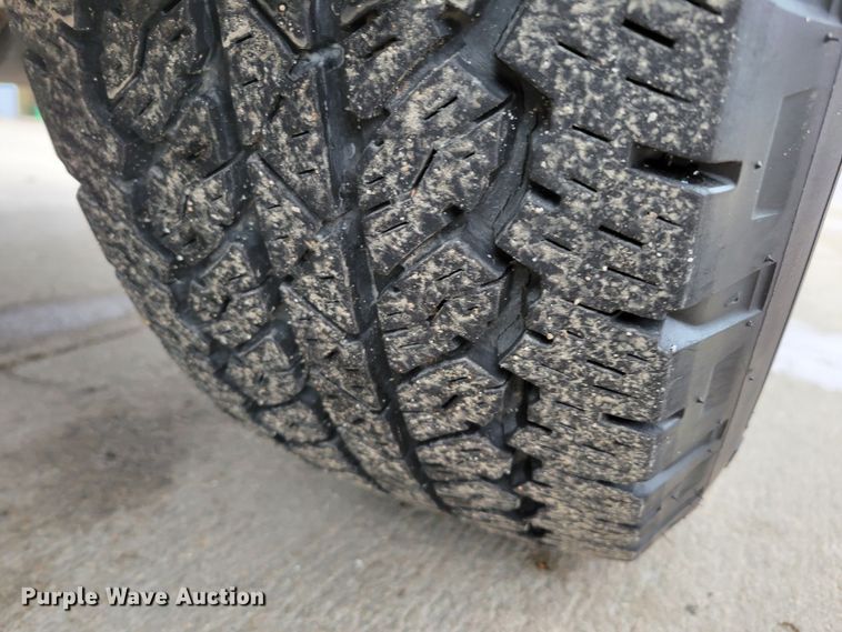 image for item DO4174 2014  Chevrolet Silverado 1500  Crew Cab pickup truck