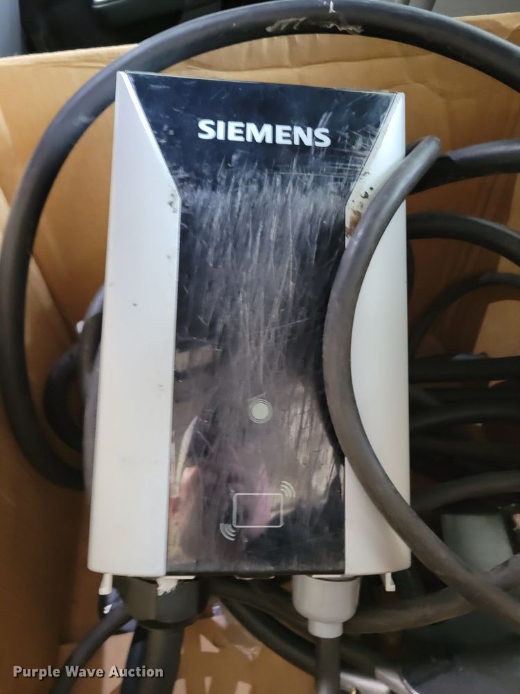 image for item DO4174 2014  Chevrolet Silverado 1500  Crew Cab pickup truck