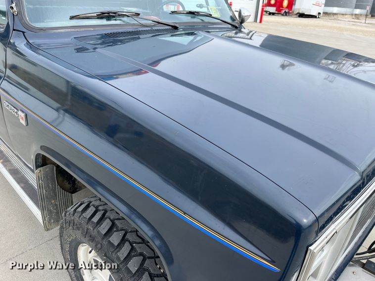 image for item DP0469 1987 GMC V3500  pickup truck