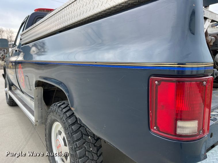 image for item DP0469 1987 GMC V3500  pickup truck